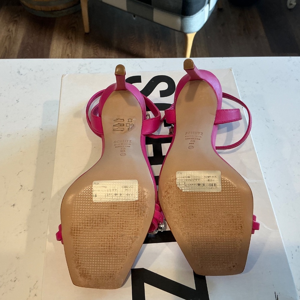 Pink Lyla Pump by Schultz New in Box - Picture 7 of 8